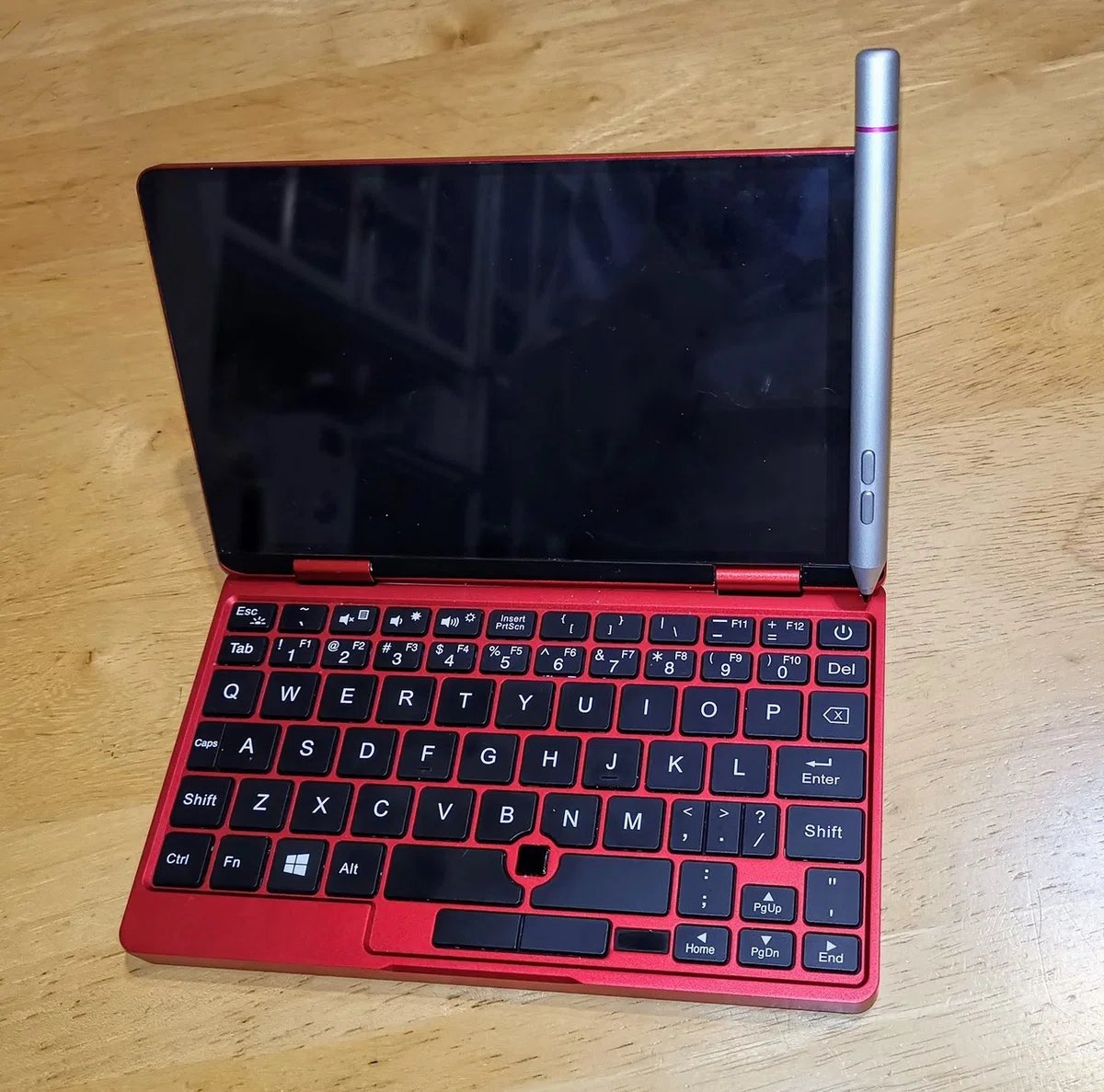旅の相棒に最高！ コンパクトかつ驚異的に高性能な One-Netbook OneMix 