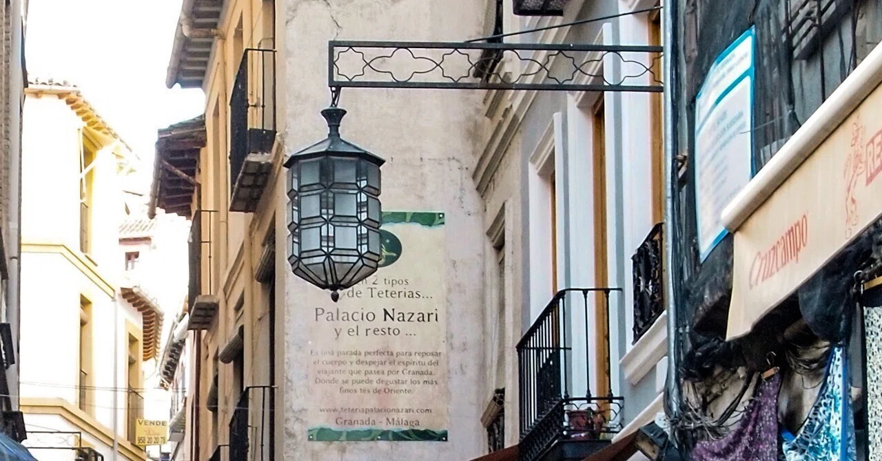 絵画　スペイン　グラナダ　アルバイシンの夜　やけあ スペイン グラナダ 中心街とアルバイシン地区 -Centro y El Albaicín