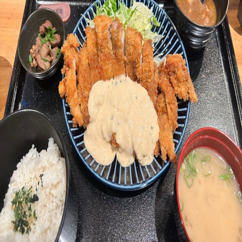 チキン南蛮好きとしては無視できない。大阪・北浜にある「とりとワイン