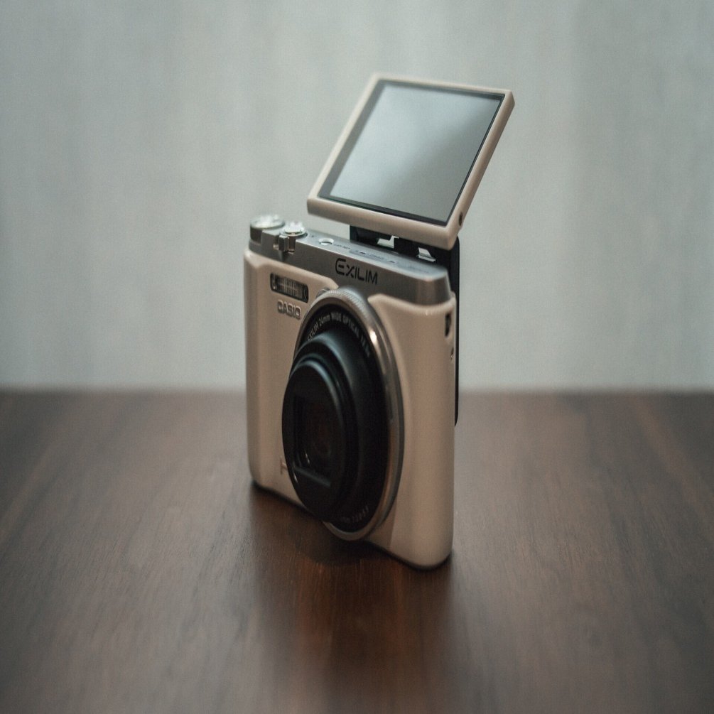 コンデジ そろそろ発売か？高級コンデジZEISS ZX1の魅力とは？ - YouTube