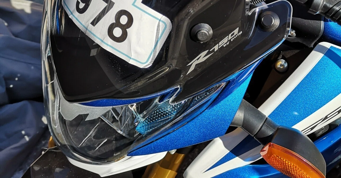 GSR750にPuigのスクリーンを装着して付け方を解説してみた【カスタム記 GSR750にPuigのスクリーンを装着して付け方を解説してみた【カスタム記
