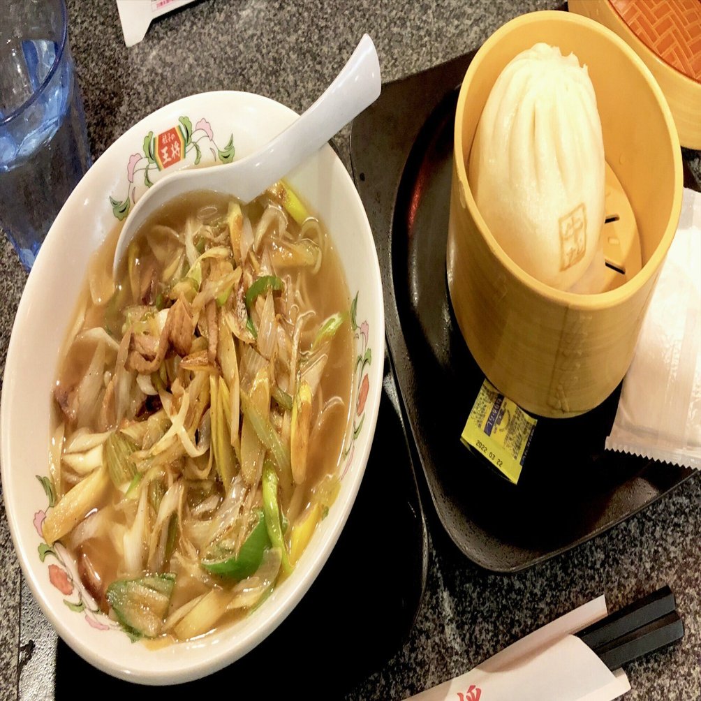 餃子の王将》 岩津ねぎラーメンと牛すじまん｜Jumpei Kawamura