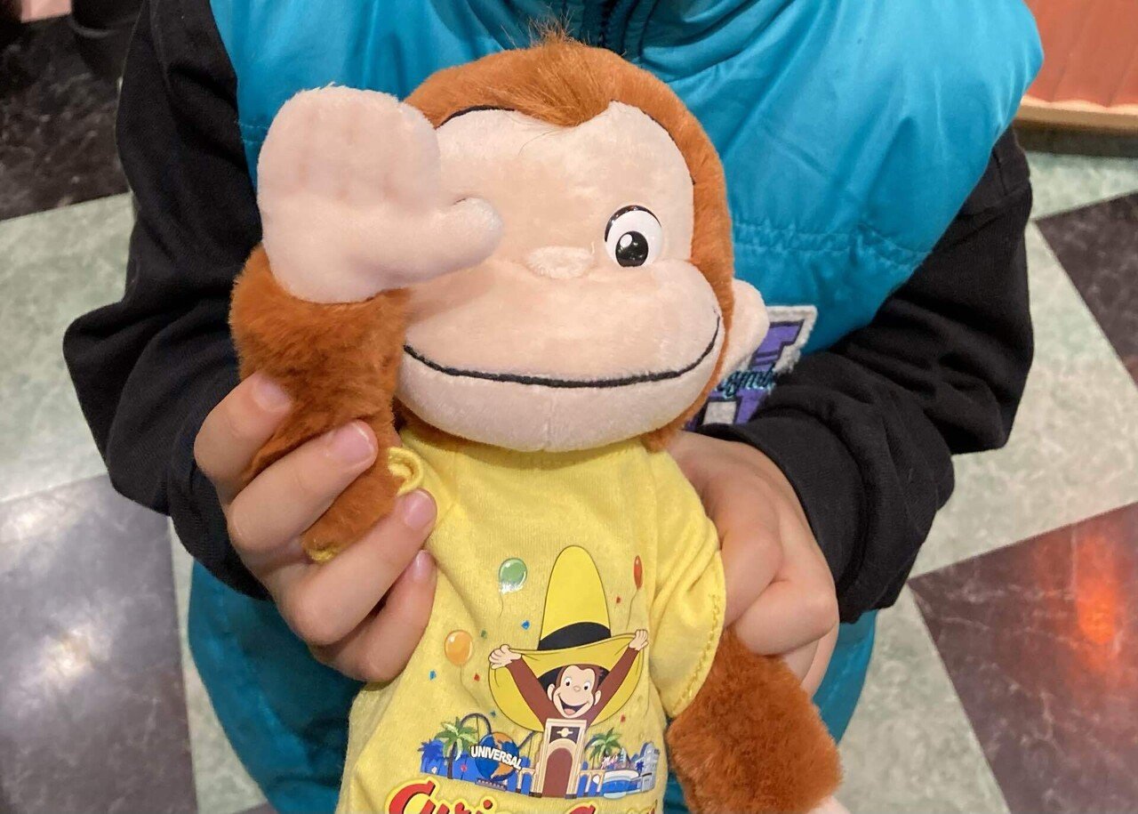ユニバーサル・スタジオ・ジャパンの青い恐竜とおさるのジョージ ぬいぐるみセット ユニバーサル・スタジオ・ジャパンの青い恐竜とおさるのジョージ