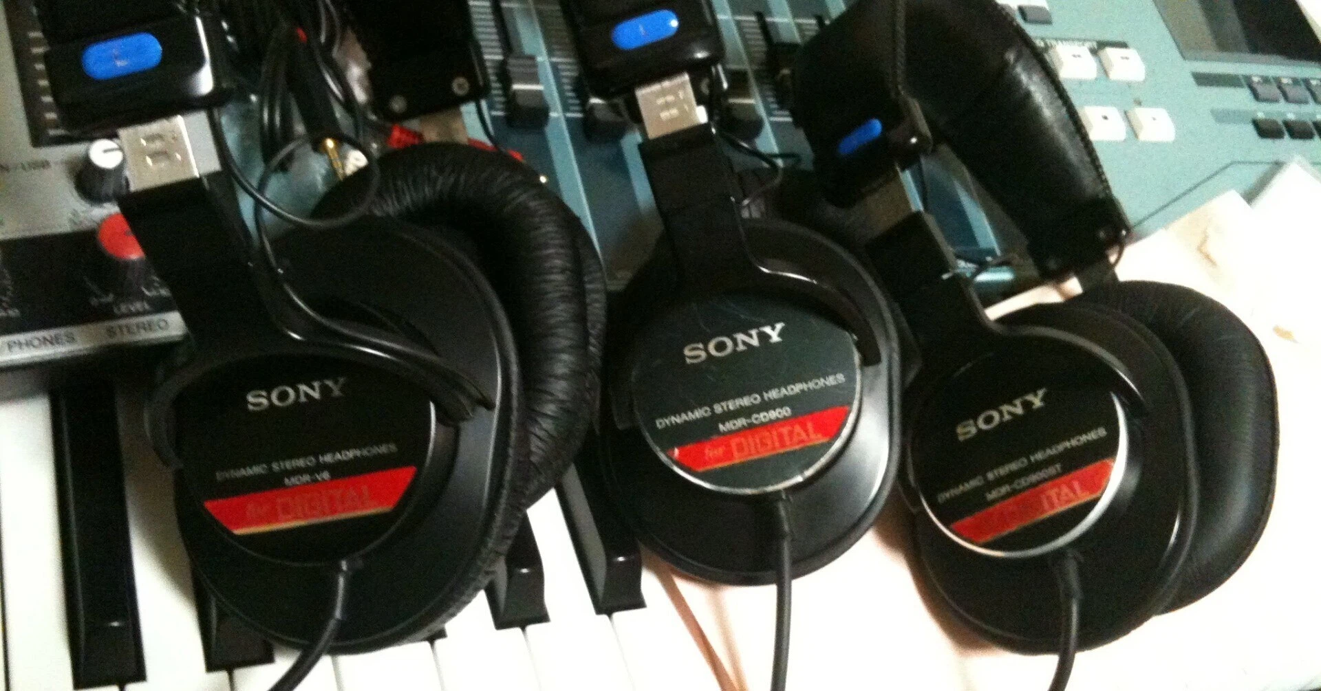 ソニーのロングセラーモニターヘッドホン「MDR-CD900ST」についての ソニーのロングセラーモニターヘッドホン「MDR-CD900ST」についての
