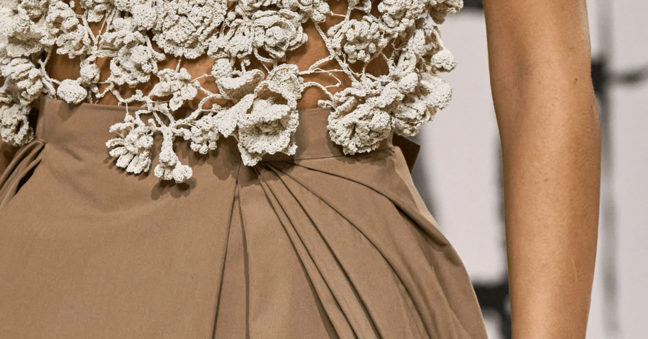 固有のオーラを視覚化したマリア・グラツィア・キウリのクチュール