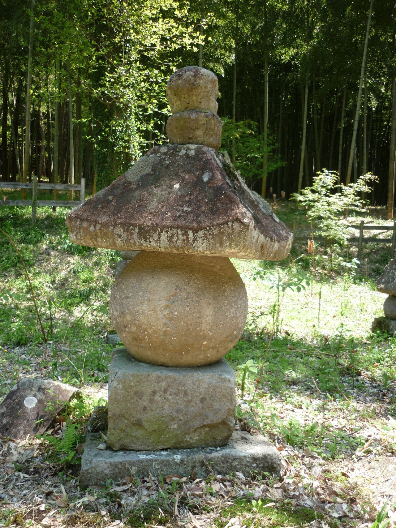 古い五輪塔 刻銘が有ってもなくても五輪塔 | 国宝臼杵石仏