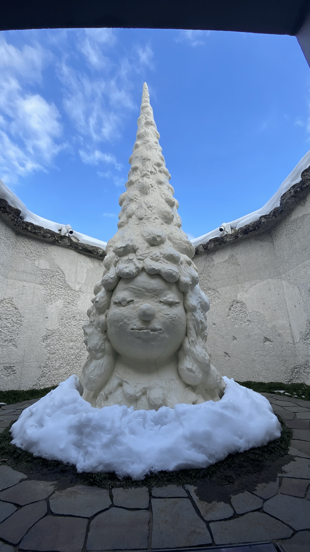 雪と土とガトーショコラ】奈良美智: The Beginning Place ここから