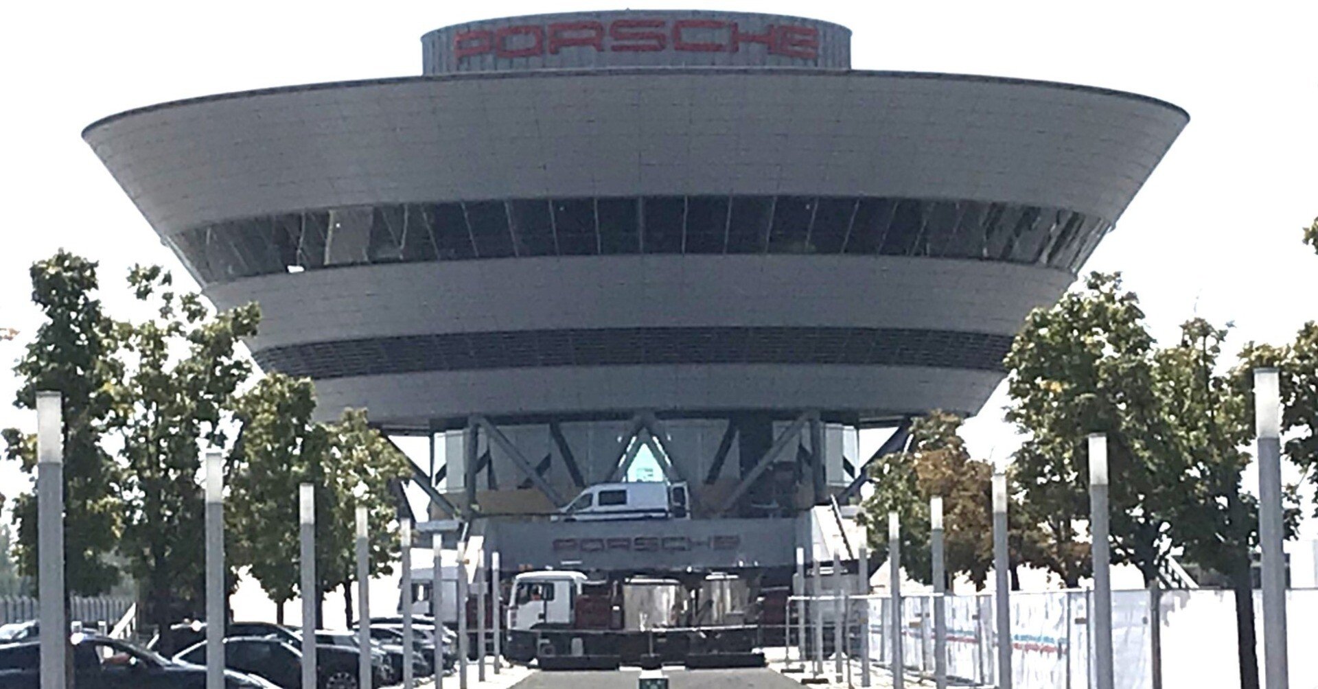 ポルシェライプツィヒ工場＆ミュージアム見学｜スタブローの