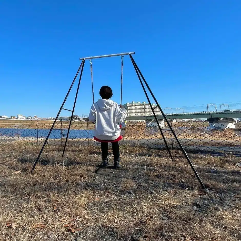河川敷ではたらくナミキ｜夫婦で空き地をBBQ場にしました