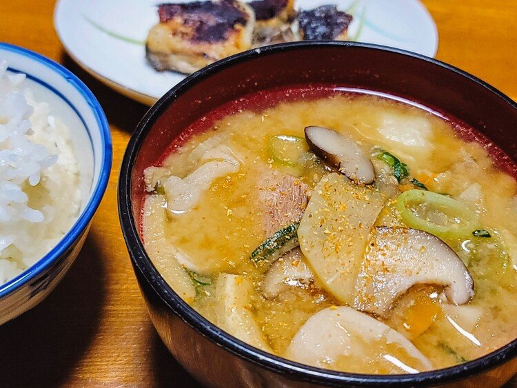 熊本の郷土料理「だご汁」。我が家の場合、豚汁に「だご」が入った感じですね。