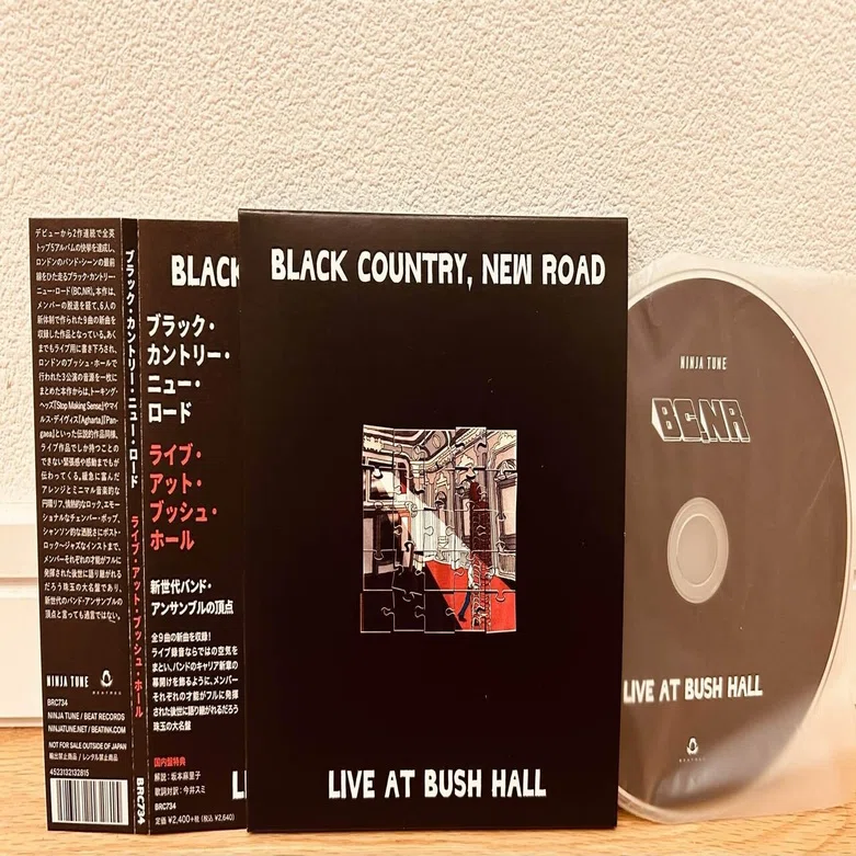 Black Country, New Road の全アルバムをフィジカルで聴く｜dig ニキ