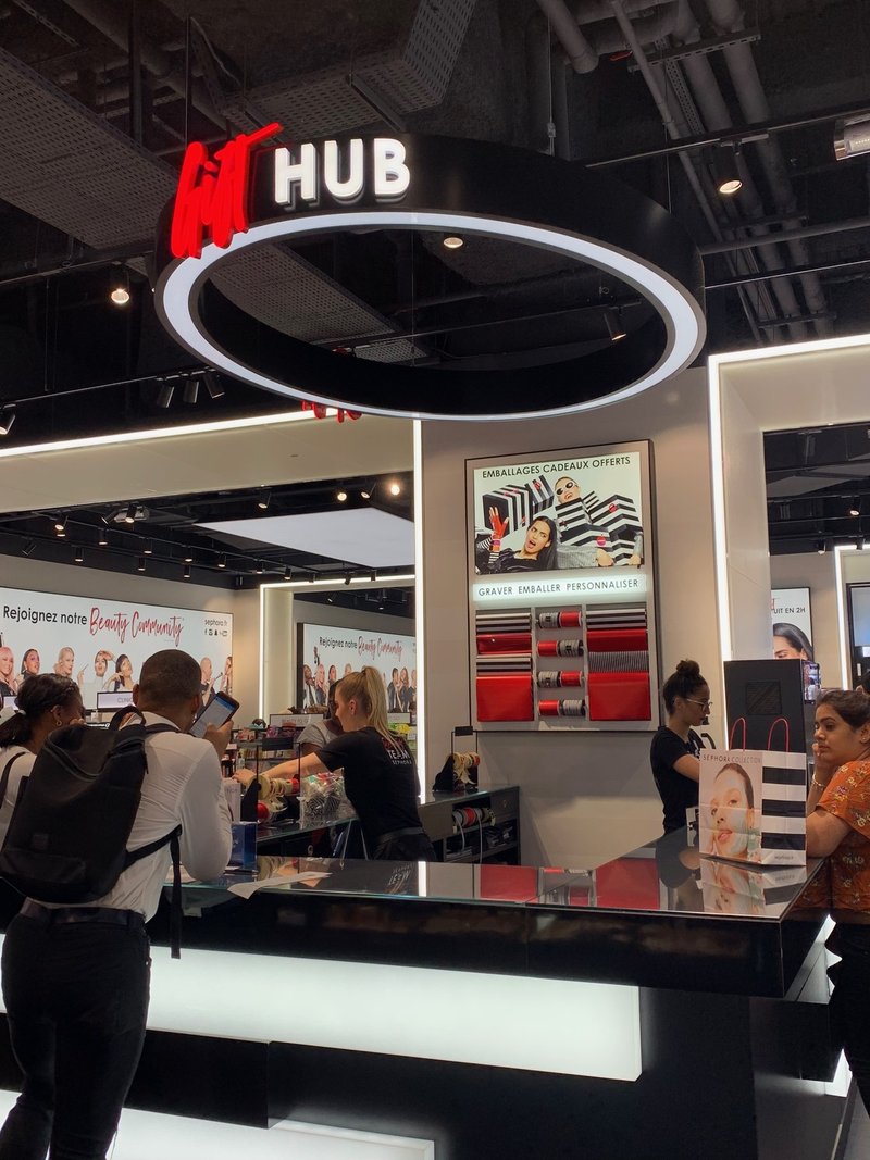 セフォラの新店ラ デファンス店が提供するパーソナライズドかつ多彩な顧客体験 Beautytech Jp セフォラの新店ラ デファンス店が提供するパーソナライズドかつ多彩な顧客体験 Beautytech Jp