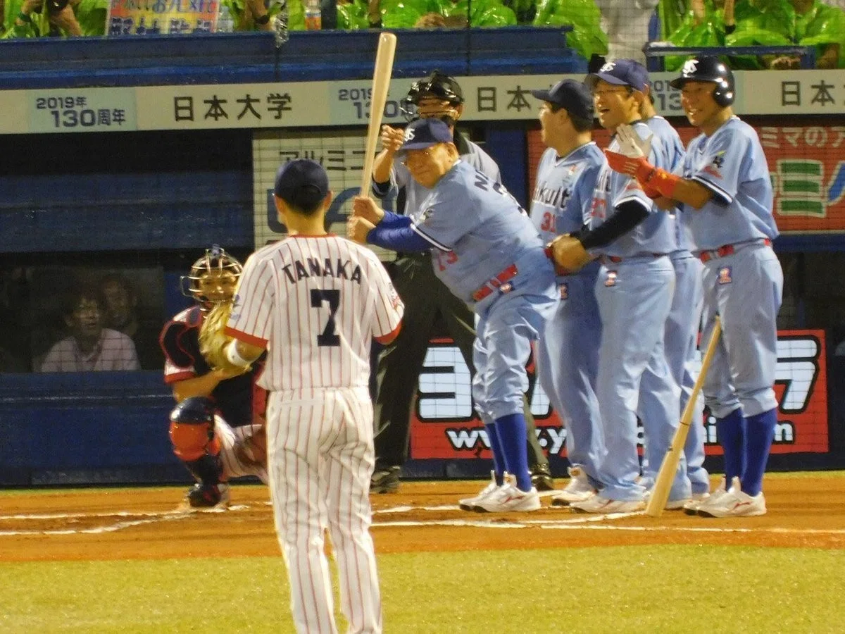 久しぶりにスワローズのユニフォームを着て野球をした話。｜田中 浩康