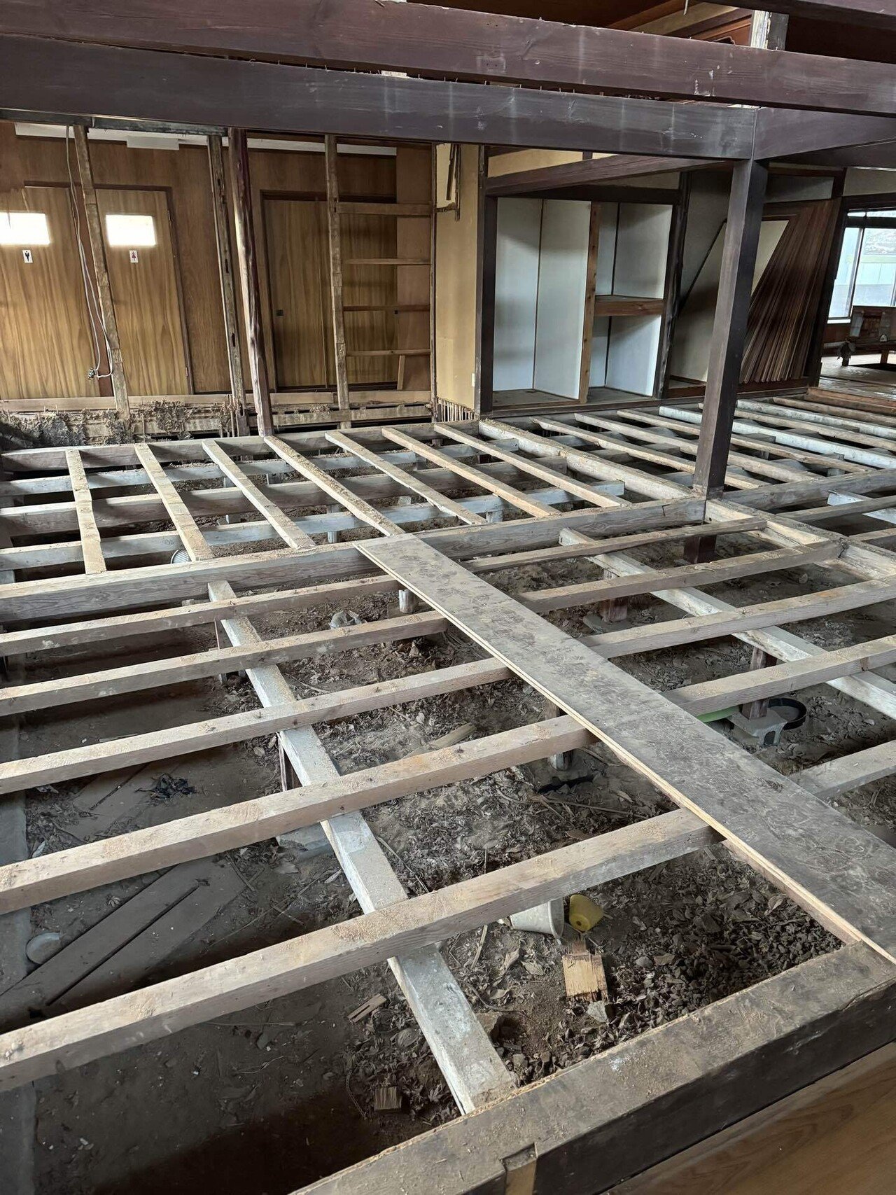 古民家の土間に三和土をつくる〜準備編〜｜ミツワヤスコ