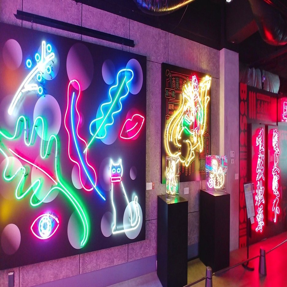 煌びやかに彩る個性豊かな燈火(ネオン)達ー「大ネオン展 -FIND NEW