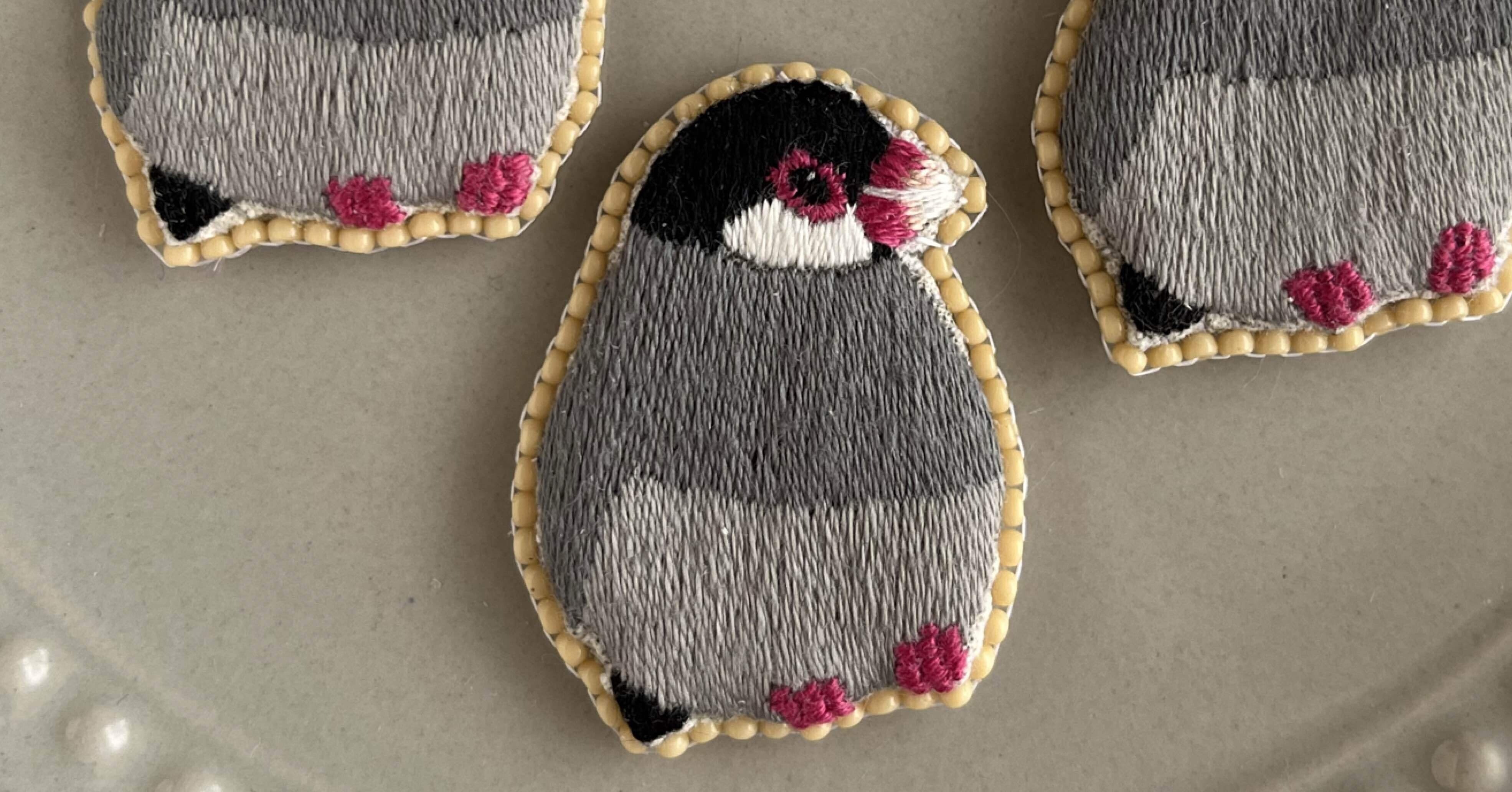 桜文鳥のマグネット。｜Churu@鳥好きの刺繍作家