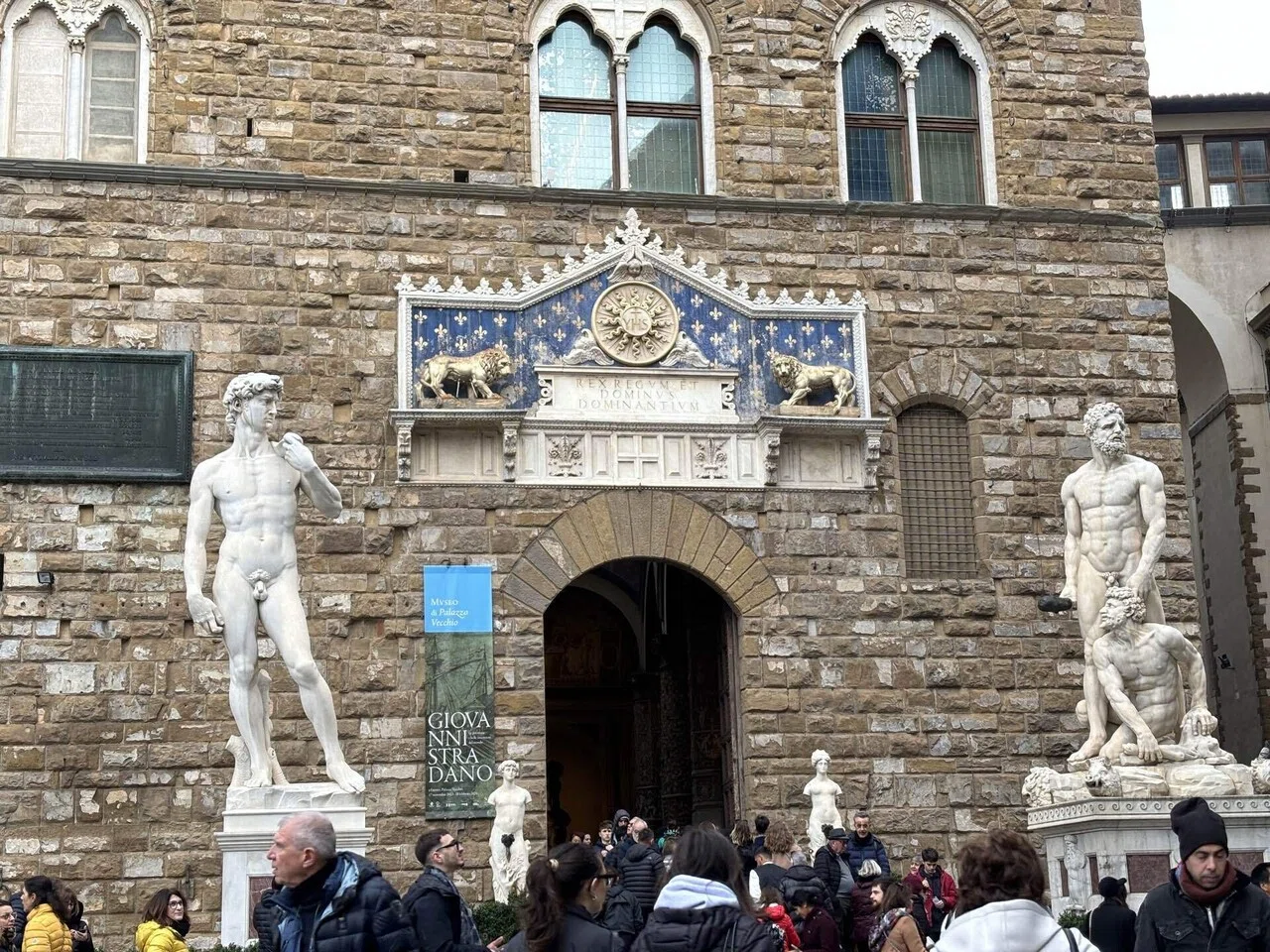 イタリア🇮🇹旅行】8日目⑨フィレンツェには、像がたくさん‼️｜Lucydog