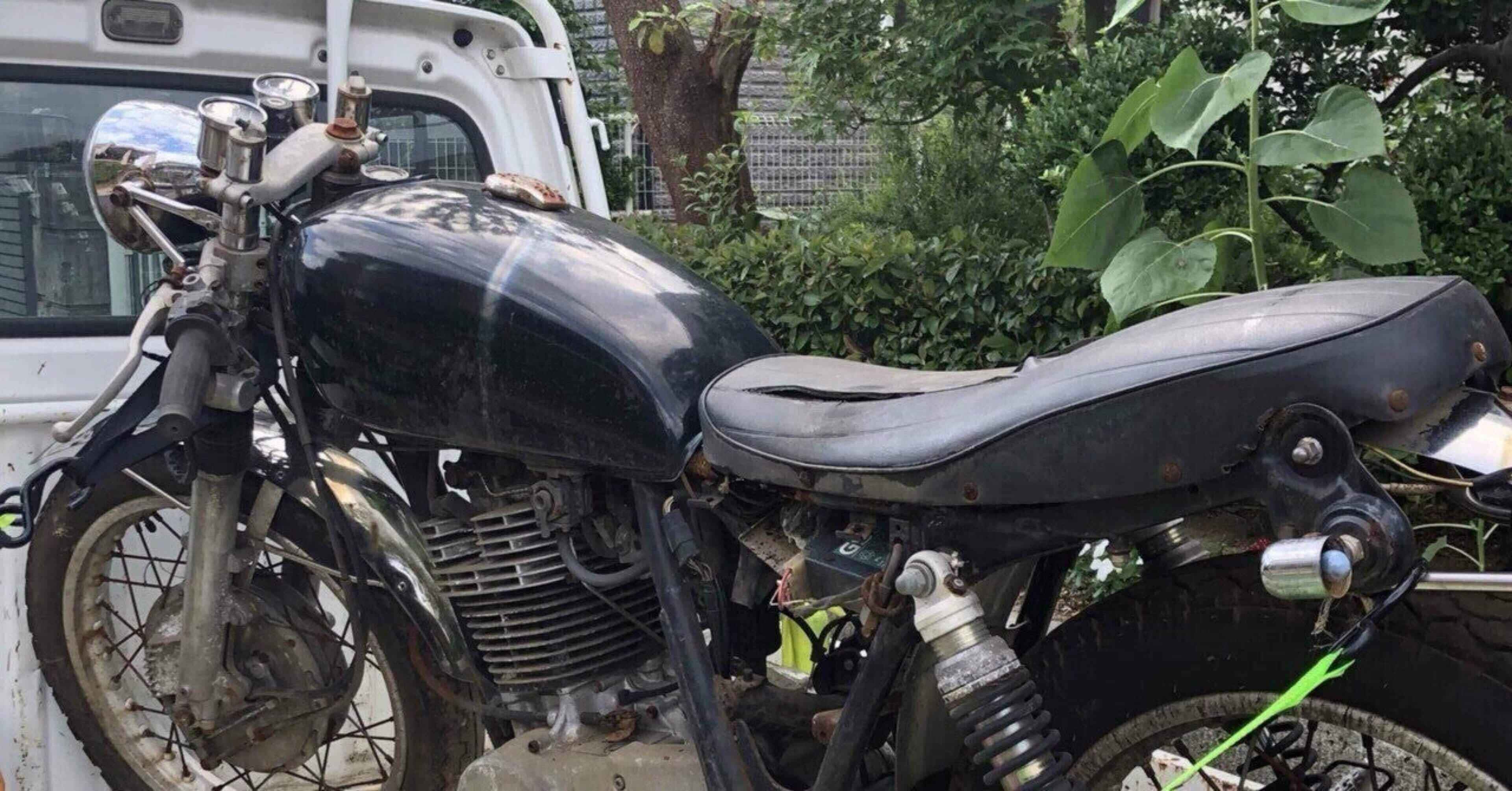 SR400 おあずかり その12 テールランプ交換｜pecotiha