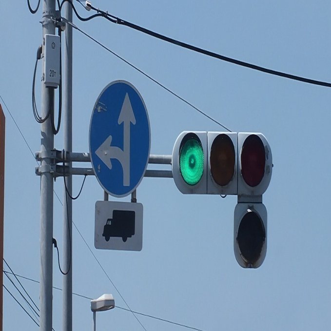 八千代市米本で撮影した信号電材厚型ブツブツレンズ+京三金属丸形