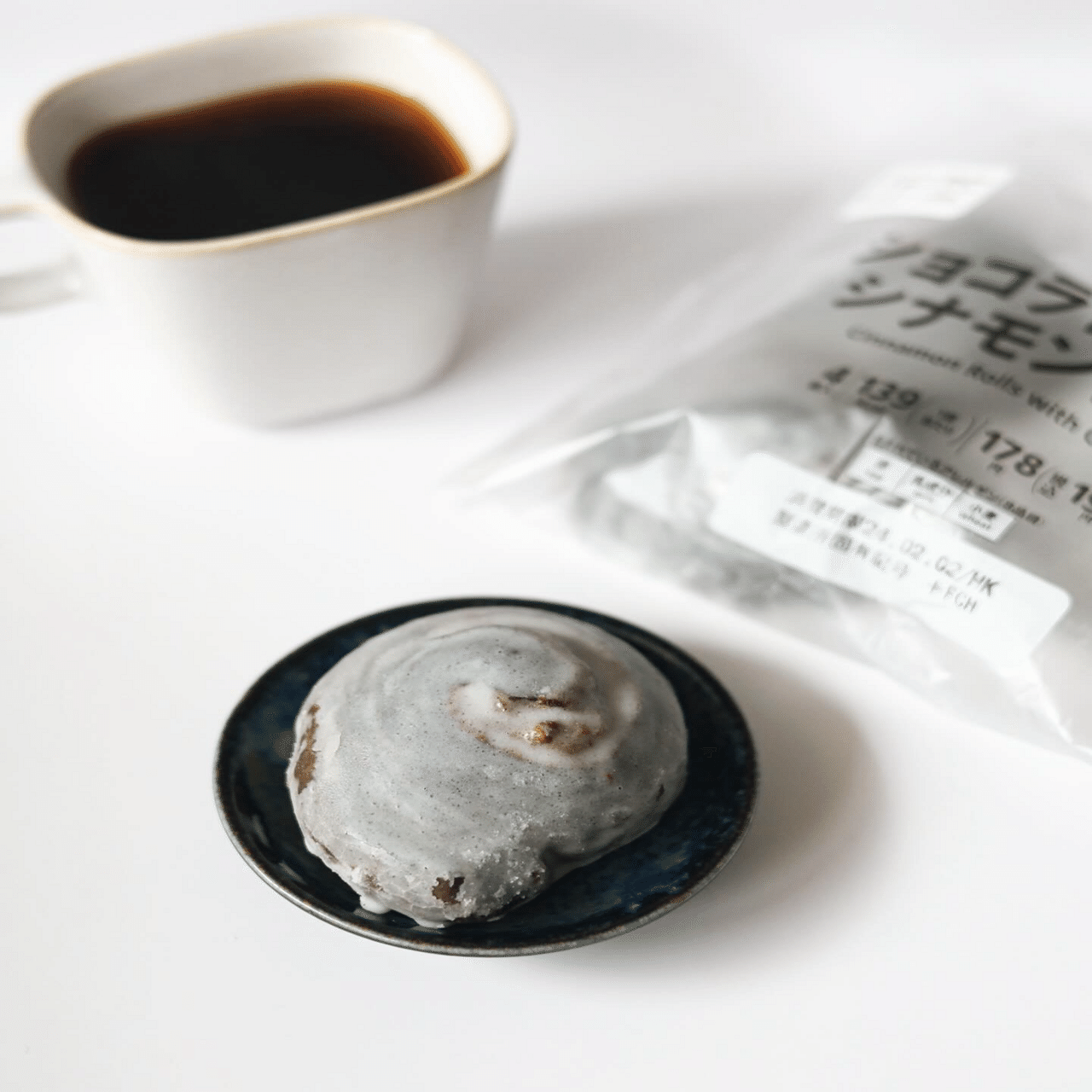 セブンイレブン「ショコラ仕立てのシナモンロール」｜上野ミング