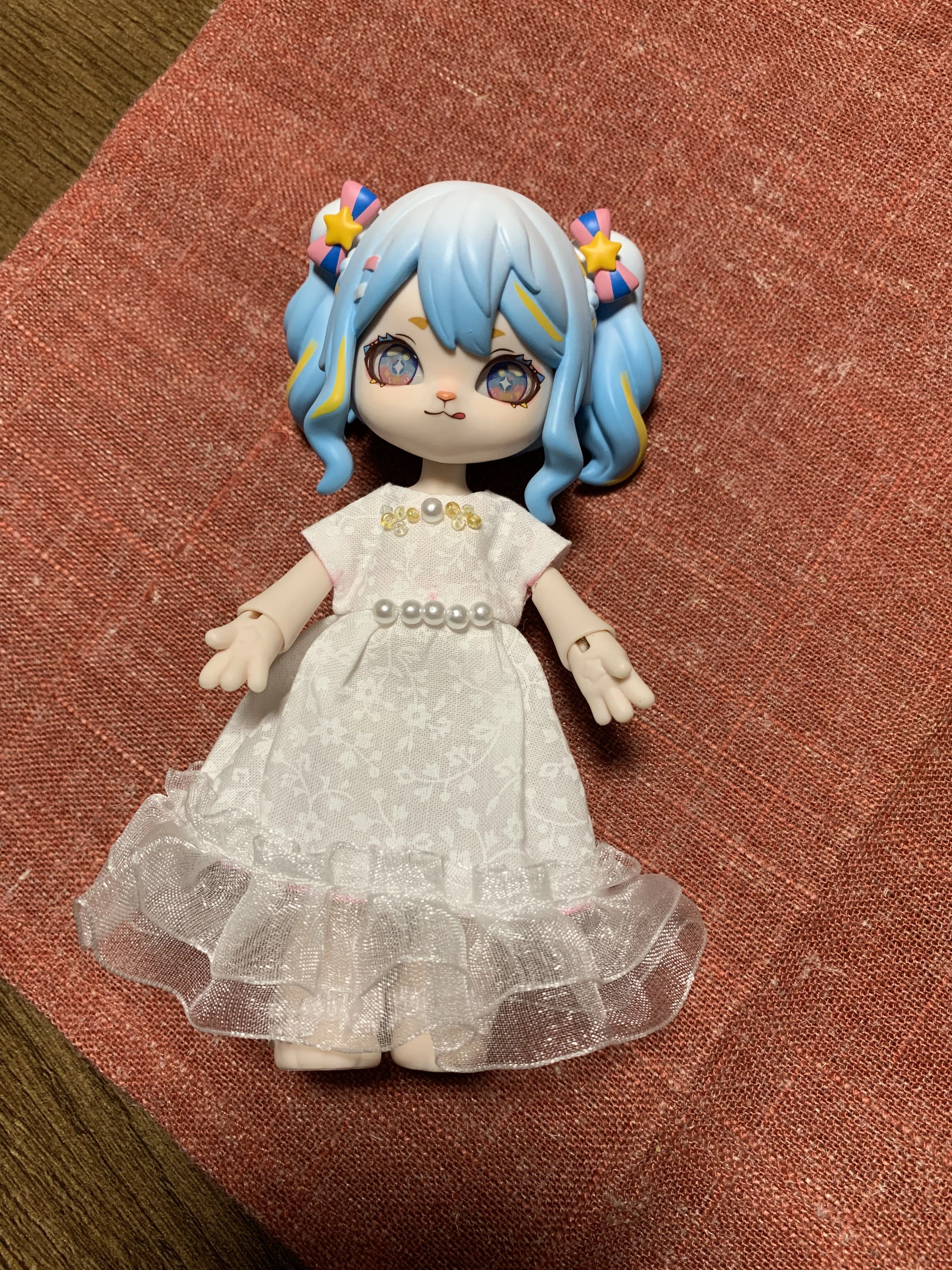 アンティーユサイズ服試作、2着目。ボニーバニーには難なく着せられて