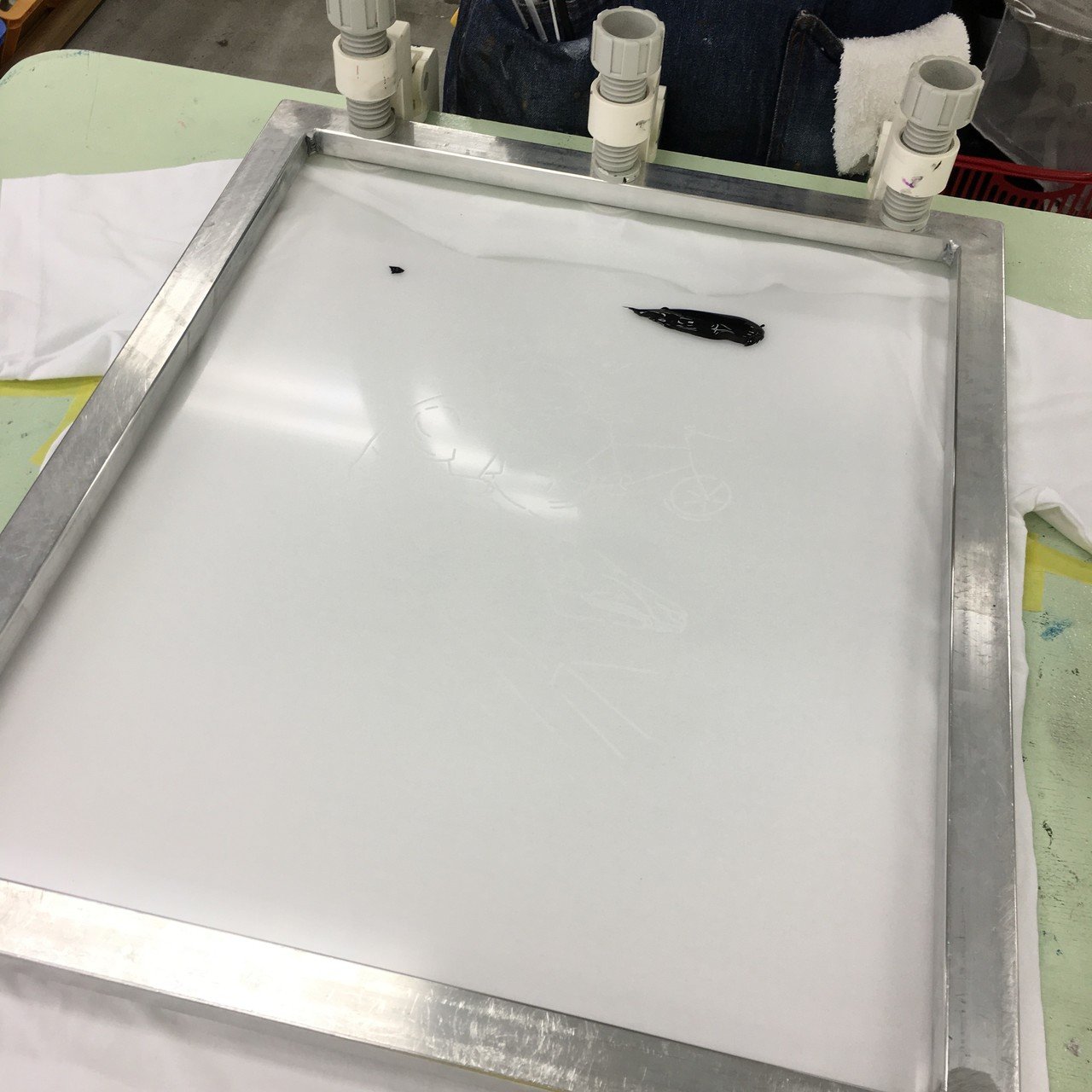 スタッフ用tシャツとして イラストがかわいかったのでシルクスクリーンで印刷してみました デザイナーによるデザイン解説ブログ Note スタッフ用tシャツとして イラストがかわいかったのでシルクスクリーンで印刷してみました デザイナーによるデザイン解説ブログ Note