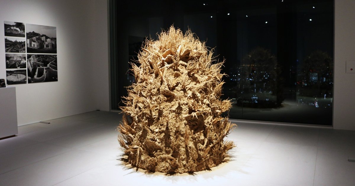 写真】11/30の紅葉と,谷口雅邦,殿敷 侃 の立体作品（森美術館