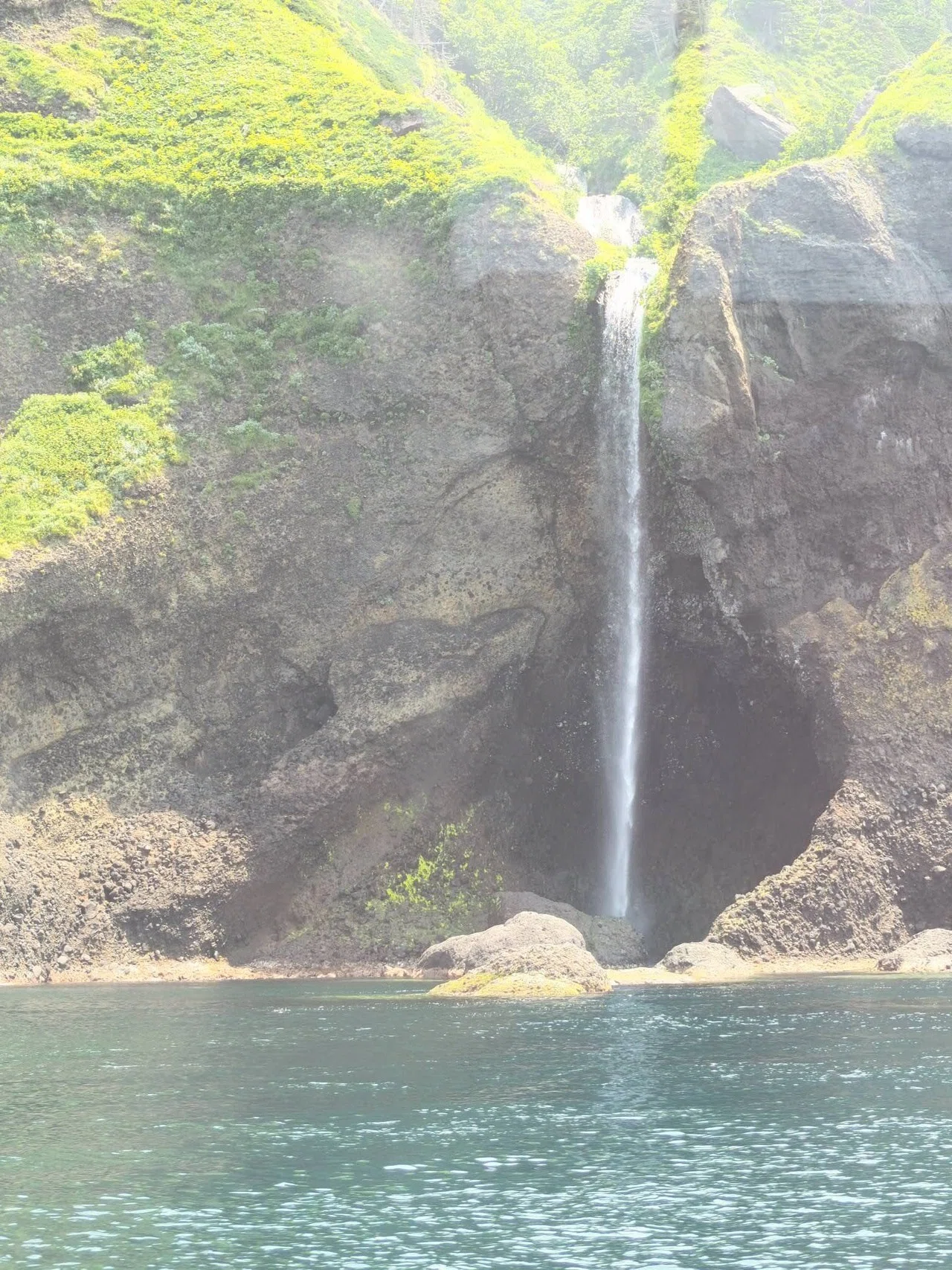 究極の秘湯・カムイワッカへ！ 世界遺産・知床で見た、娘のド根性【7月