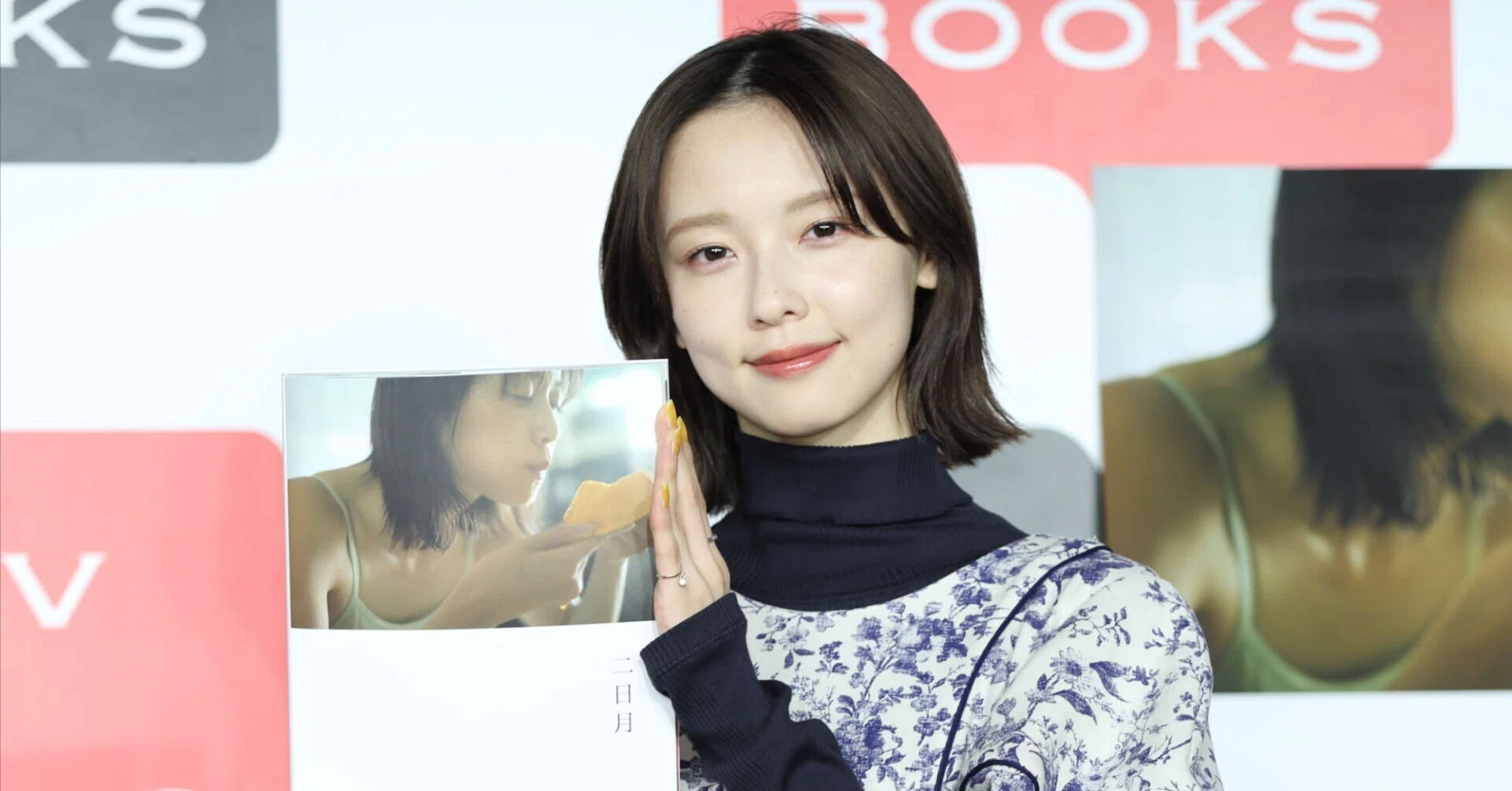 加藤小夏 写真集 二日月 | TOKYO NEWS 美品加藤小夏 写真集 「