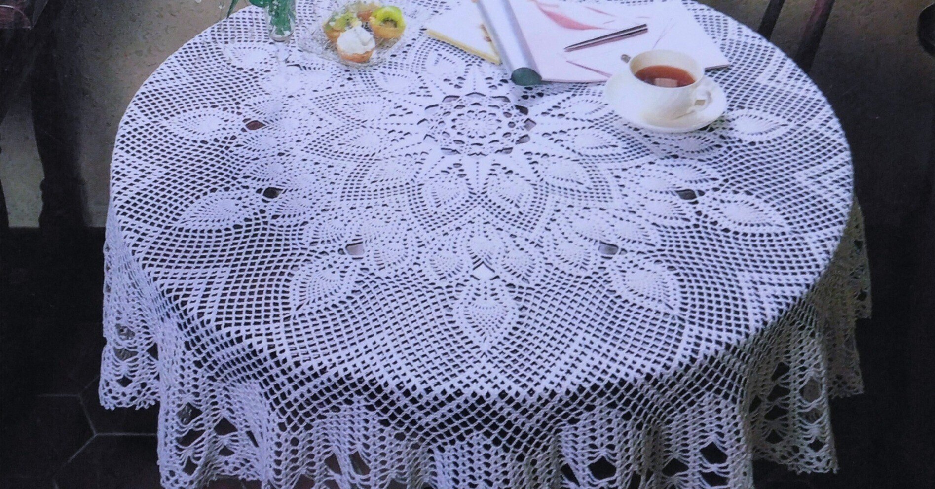 ハンドメイドドイリー　レース手編みのフリンジキーテーブルクロス100×100cm ハンドメイドドイリー レース手編みのフリンジキーテーブルクロス100×100cm