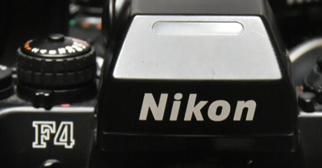 限定値下げ中Nikon F4 AF一眼レフ レンズ3本　フラッシュ　ストロボ ウチのカメラさんたち 20｜ひろ