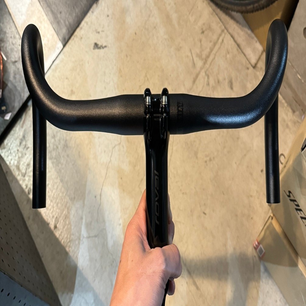 2月4日（日）🍷🍷 アルミハンドル、4時間Zwift、Audible、ビストロ