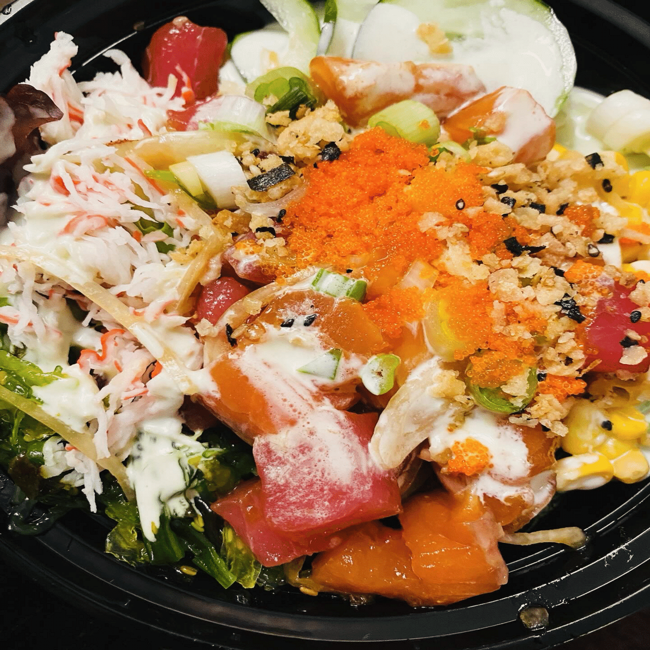 シーフードたっぷりポキ丼 シャンパーニュメゾンマムがカリフォルニア