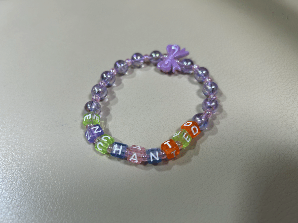 The Eras Tourのために作ったフレンドシップブレスレットに愛着 The Eras Tourのために作ったフレンドシップブレスレットに愛着
