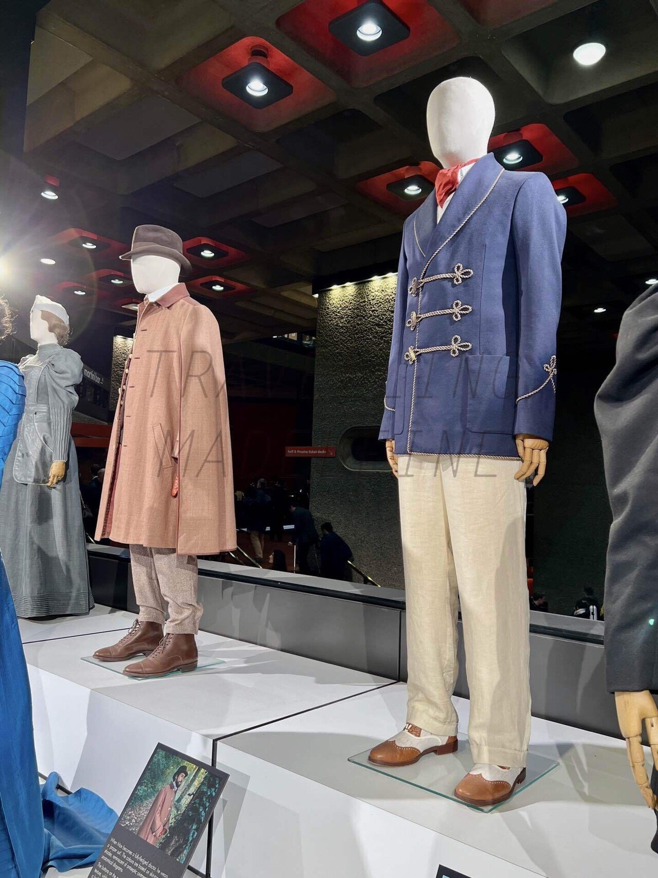 映画「哀れなるものたち」衣装展 @ロンドン｜Travelling Madeleine