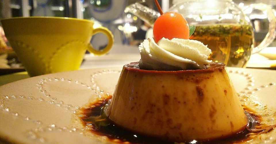 行列必至のおしゃれカフェで食べるシンプルプリン 0006 Yoko Fukaya Note