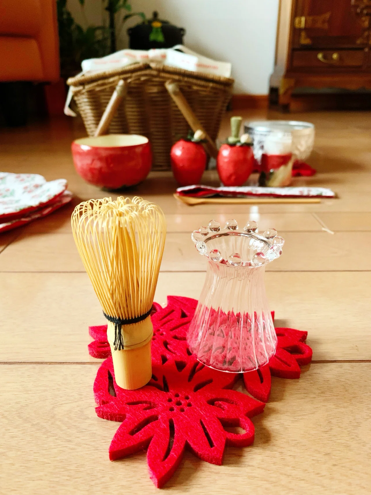 一足早く、イチゴのお茶道具を組んでみました(o^^o)』｜植村なおみ