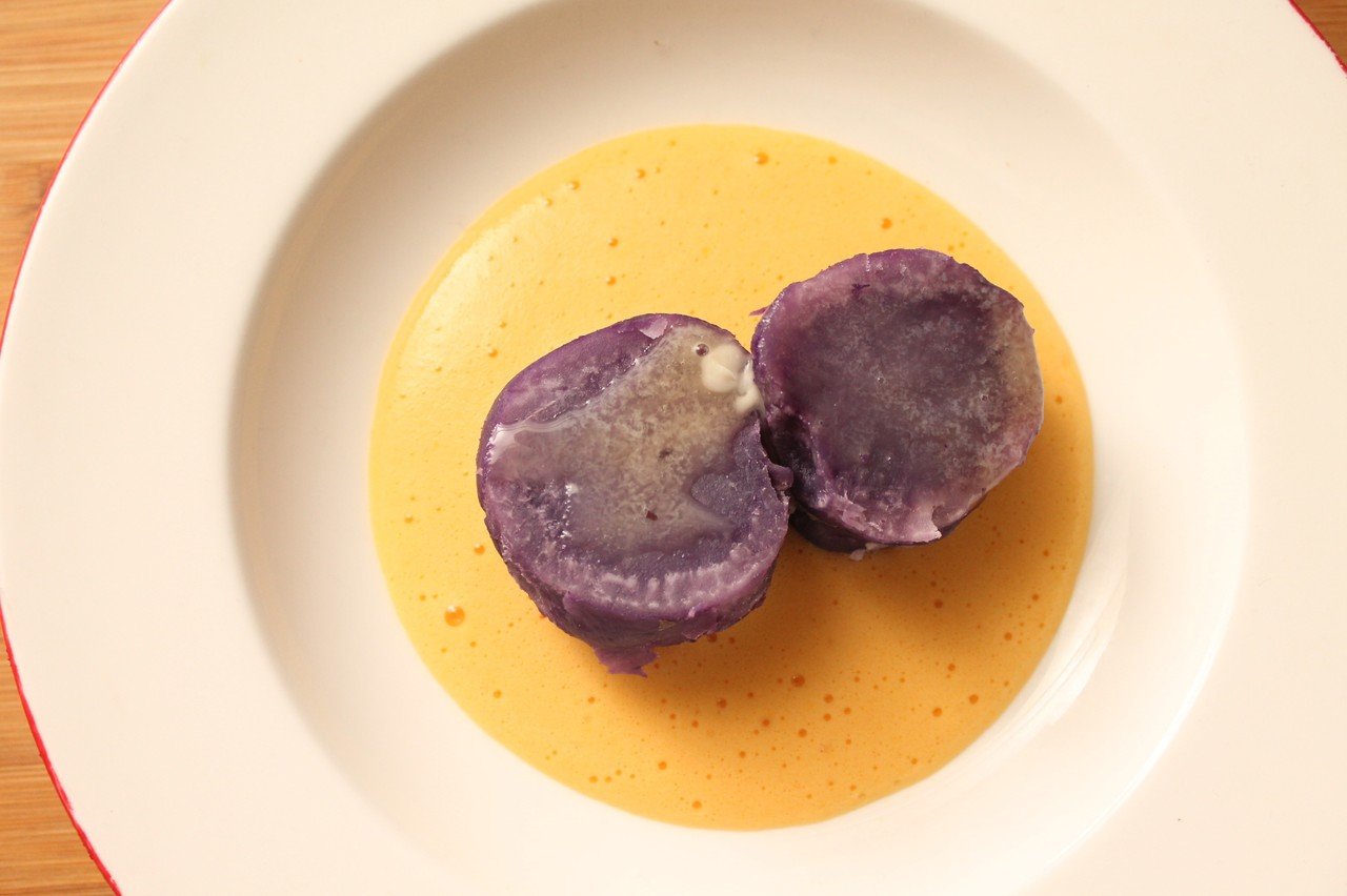 紫色のジャガイモ シャドークイーン とはちみつとビネガー風味のサバイヨン 樋口直哉 Travelingfoodlab Note 紫色のジャガイモ シャドークイーン とはちみつとビネガー風味のサバイヨン 樋口直哉 Travelingfoodlab Note