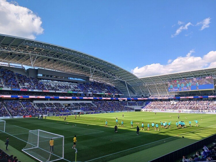 やっぱり、広島がナンバーワン。マイクラブとしてサンフレッチェ広島を応援してきた。試合は惜しくも敗退したが、球技専用スタジアムでのサッカー観戦は空気感含めてかなりよき。