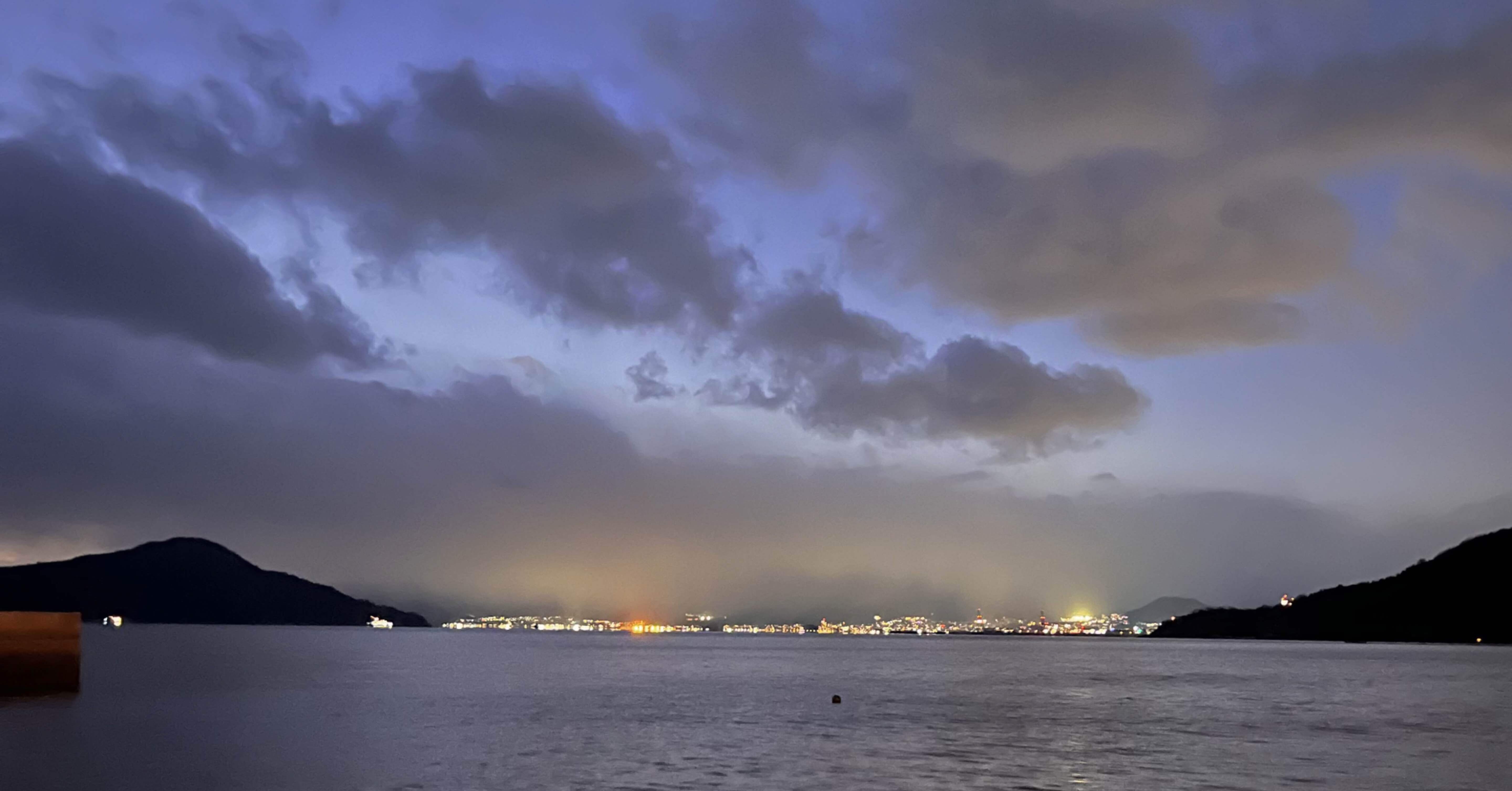 夜の海へ向かう｜深夜