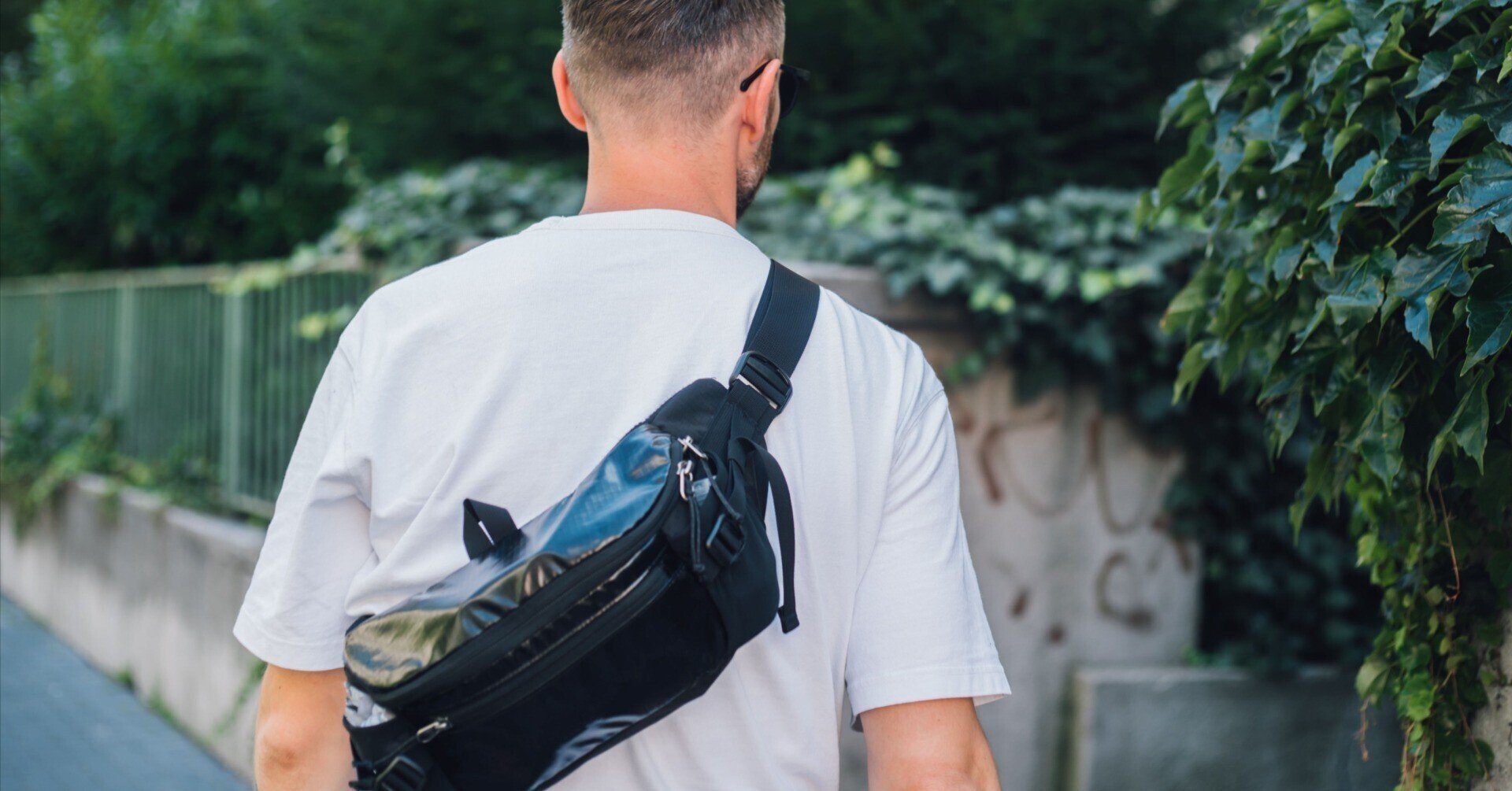 Dom Teporna] ボディバッグ メッセンジャーバッグ 本革 メンズ