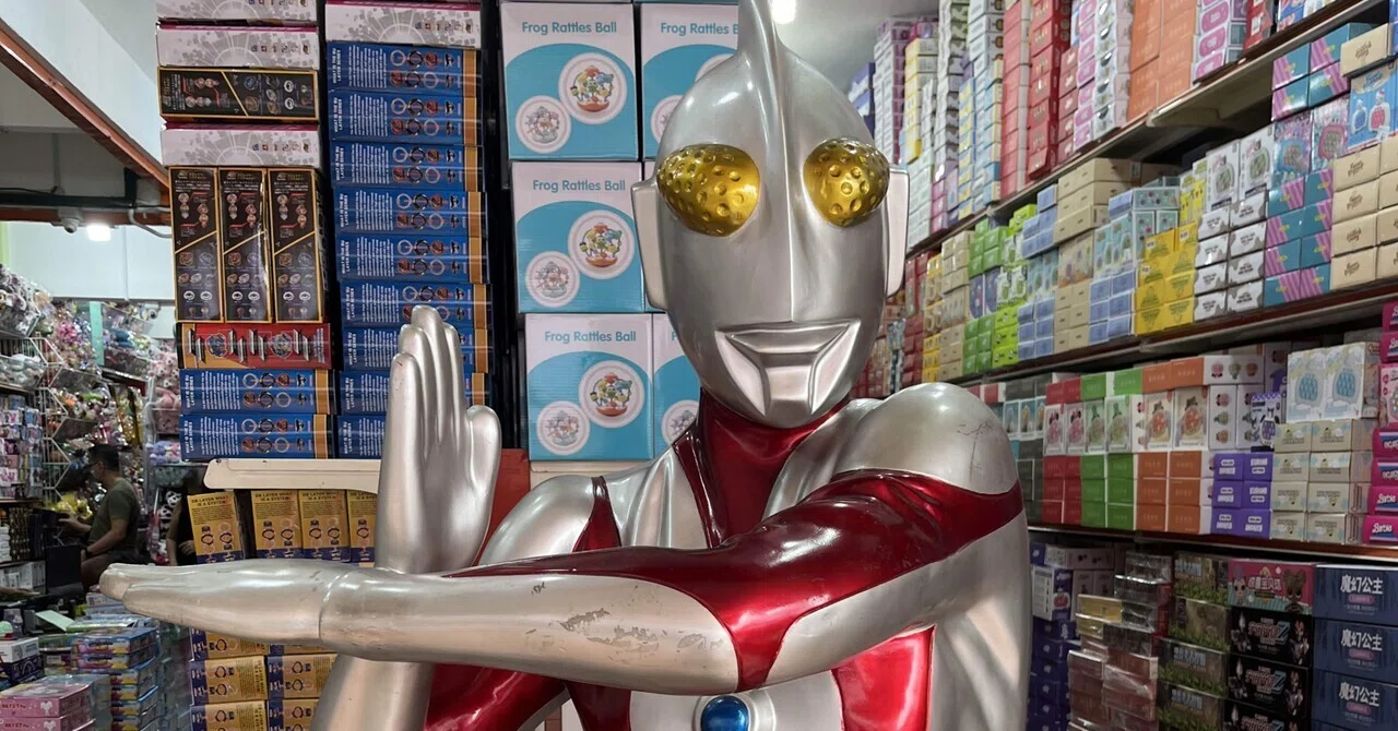 円谷の宿敵現る！クアラルンプールの「浅草橋」にウルトラファンの卸売