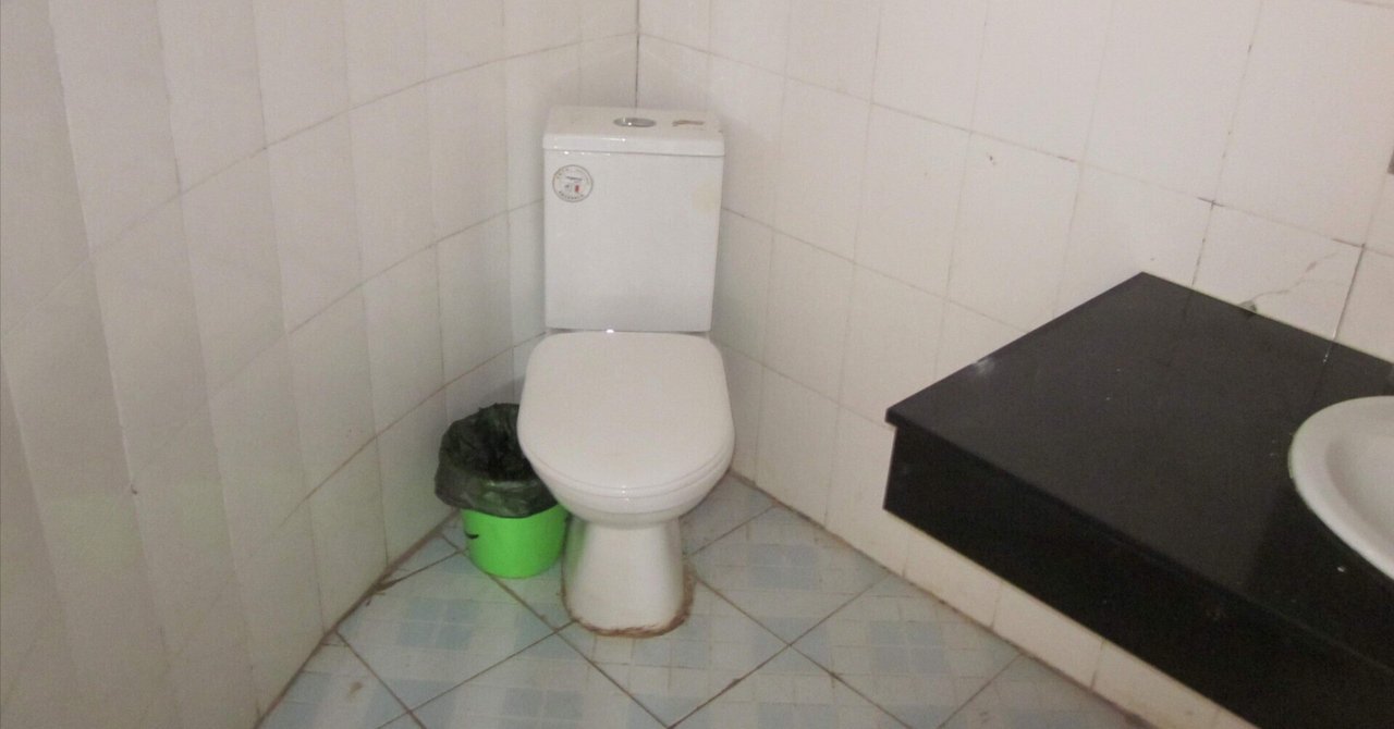 中国の少女トイレ盗撮無修正画像 