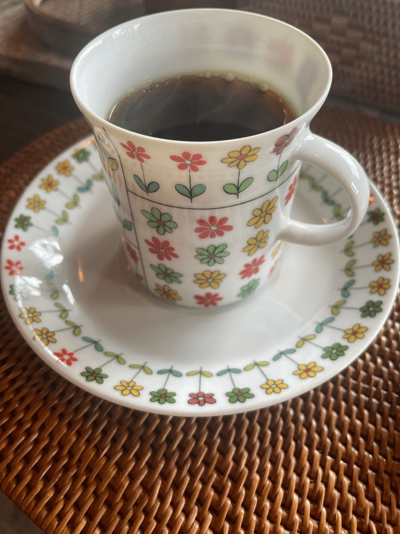 花柄のコーヒーカップ