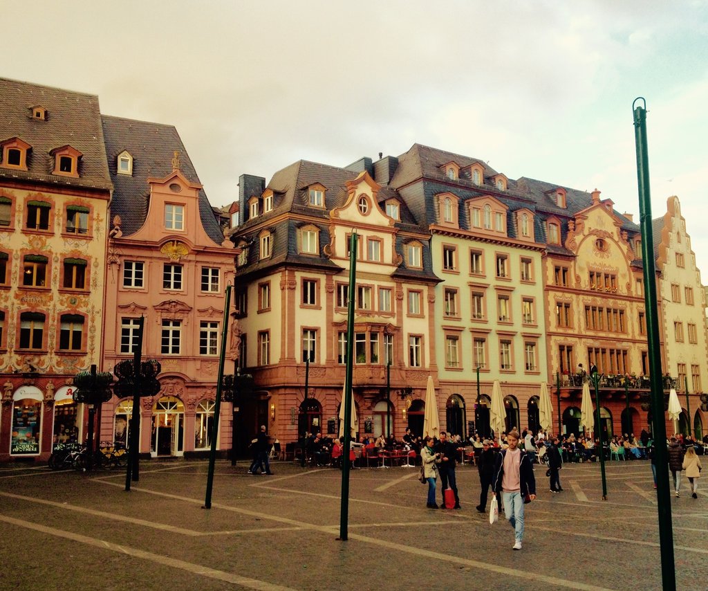 In Mainz 在住者によるマインツ誌 Germany 上原ありす Note In Mainz 在住者によるマインツ誌 Germany 上原ありす Note