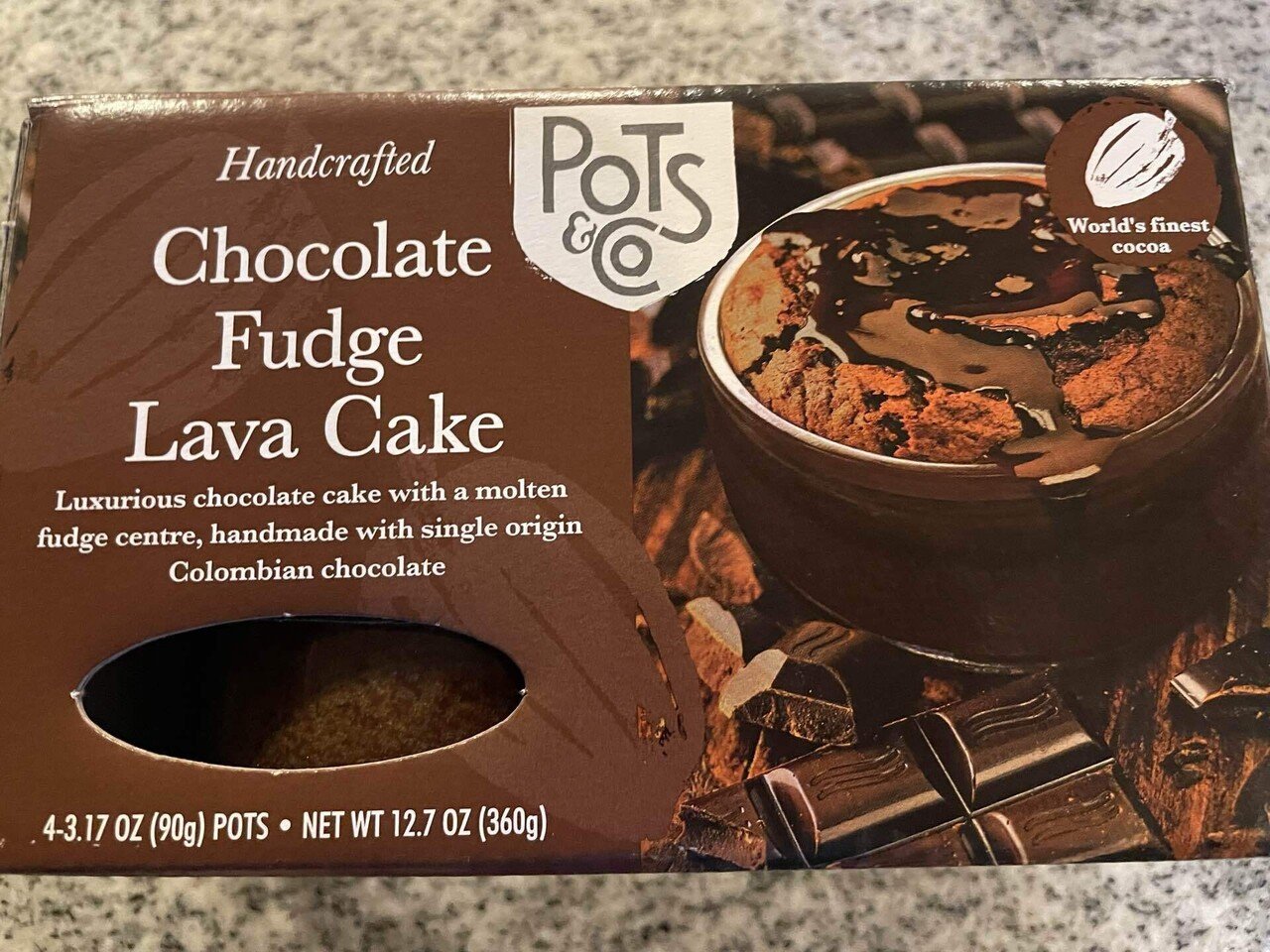 バレンタインのデザートは コストコで買っておいた Chocolate Fudge Lava Cake あつあつのチョコレートソース 美味しいと