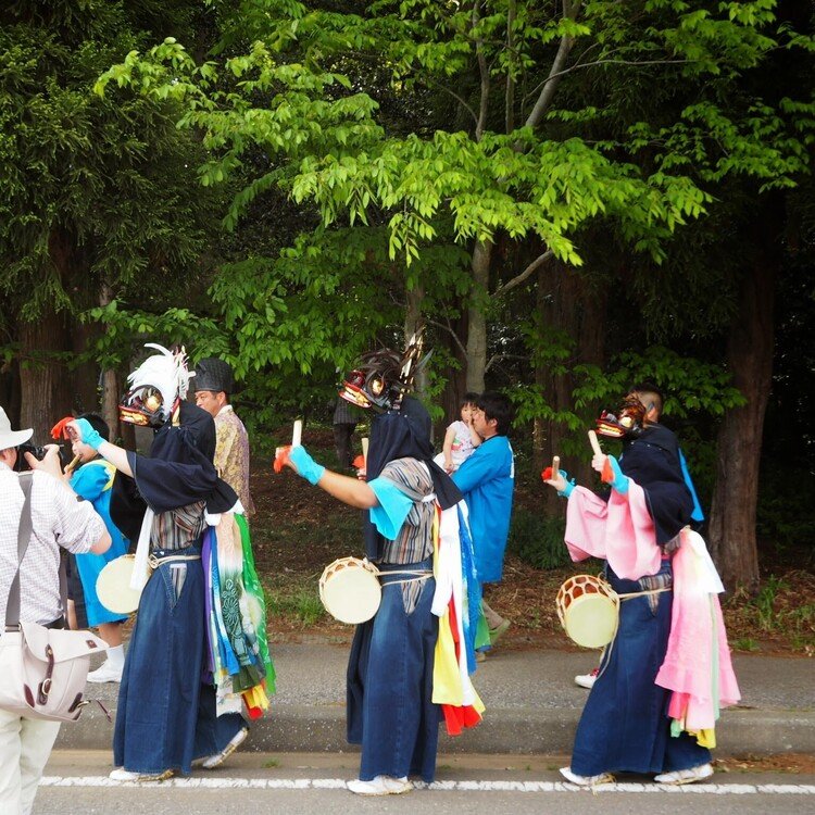 週末に行きたいお祭り
https://j-matsuri.com/tomijinjyanoshishimai/

いにしえより受け継がれてきた悪魔払いと豊作を祈念した獅子舞。ジジ（親獅子）、セナ（子獅子）、カカ（雌獅子）の3匹の獅子が舞う。
#千葉県
#印西市
#5月
#まつりとりっぷ #日本の祭 #japanese_festival #祭 #祭り #まつり #祭礼 #festival #旅 #travel #Journey #trip #japan #ニッポン #日本 #祭り好き #お祭り男