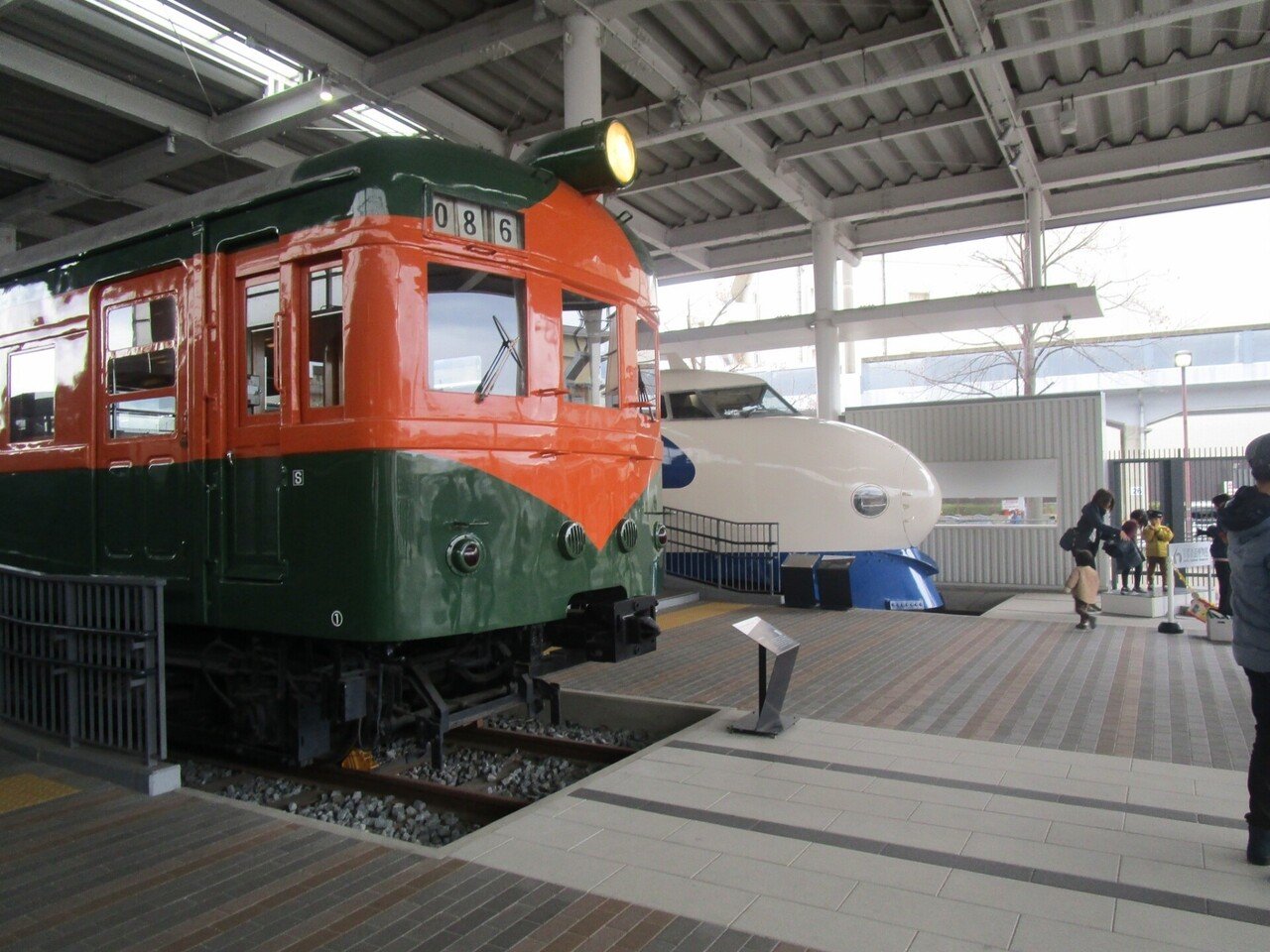 約7年半ぶりに入るとC62に「999」のヘッドマークやロゴが見られ