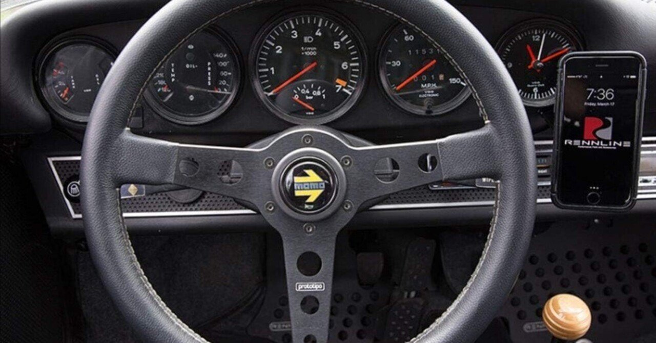 全文無料）[ポルシェ964整備]Belkin充電器とRennlineスマホホルダーを