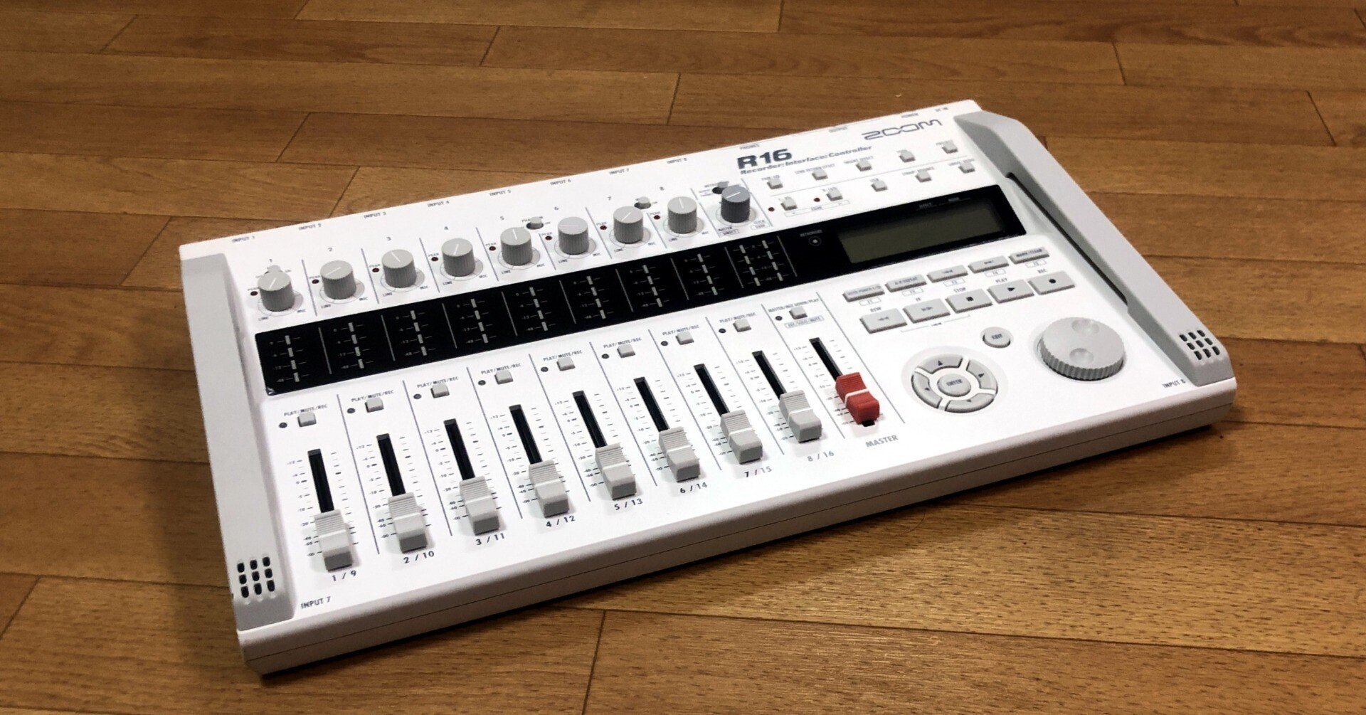 ZOOM R16 ~ とてつもない録音機材だと思う|小泉伊佐美 ZOOM R16 ~ とてつもない録音機材だと思う|小泉伊佐美